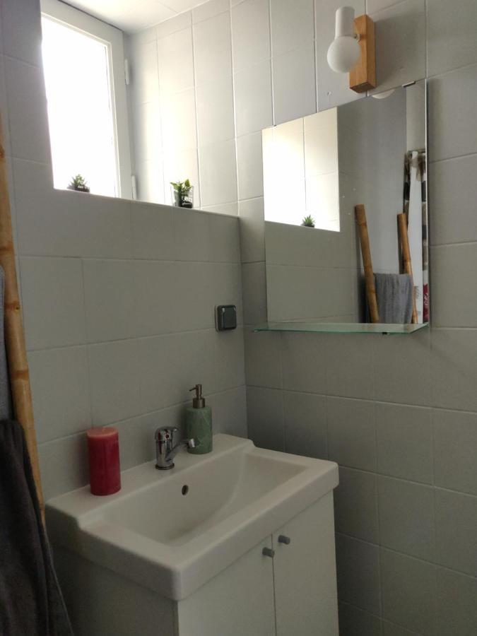 Apartment Cosy - Proche Gare & Centre-ville - Stationnement - Cour Interieure Table & Chaises *